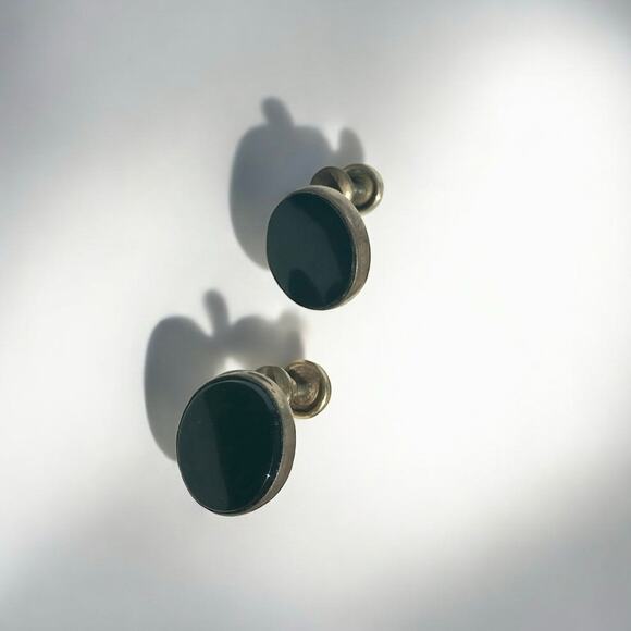 Vintage Black resin oval shaped screw back earrings 1/20 12k - Picture 1 of 7